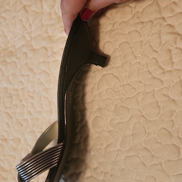 Unlisted kitten heels leather sole black & silver 2" sandals new condition - Picture 4 of 7